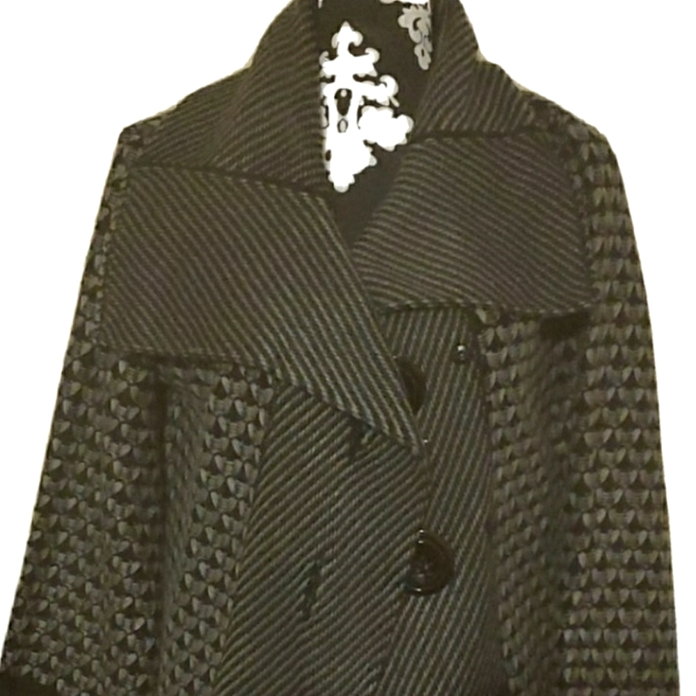 Slonl Black and Grey Sweater Size L.